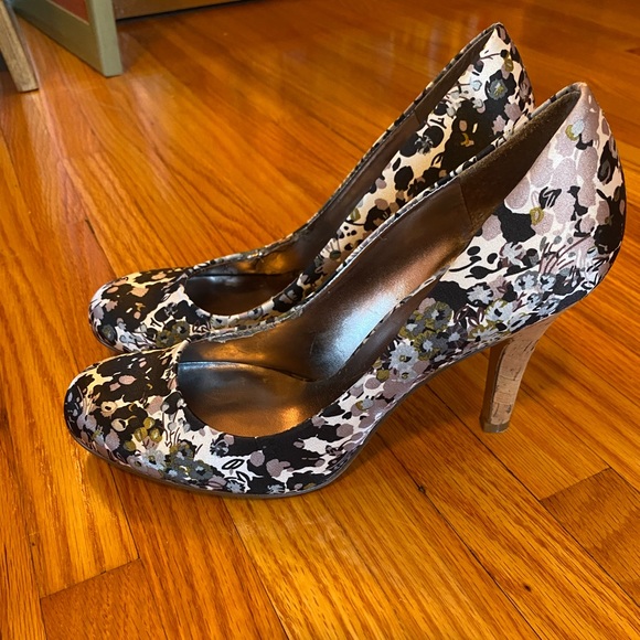 Nine West pump - Picture 2 of 8